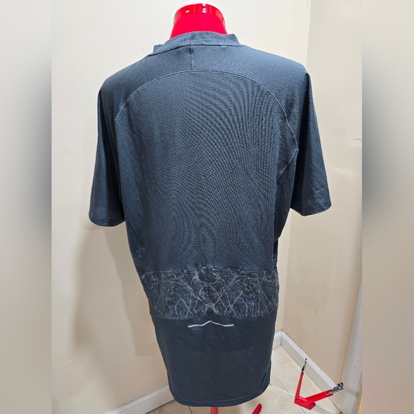 Gymshark Men's Black Performance Shirt - Picture 3 of 4